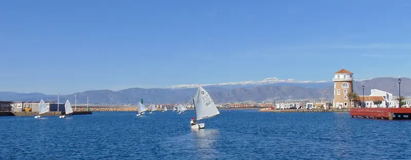 Club Náutico de Almerimar - Escuela de vela, buceo y titulaciones náuticas, foto 2 de 4