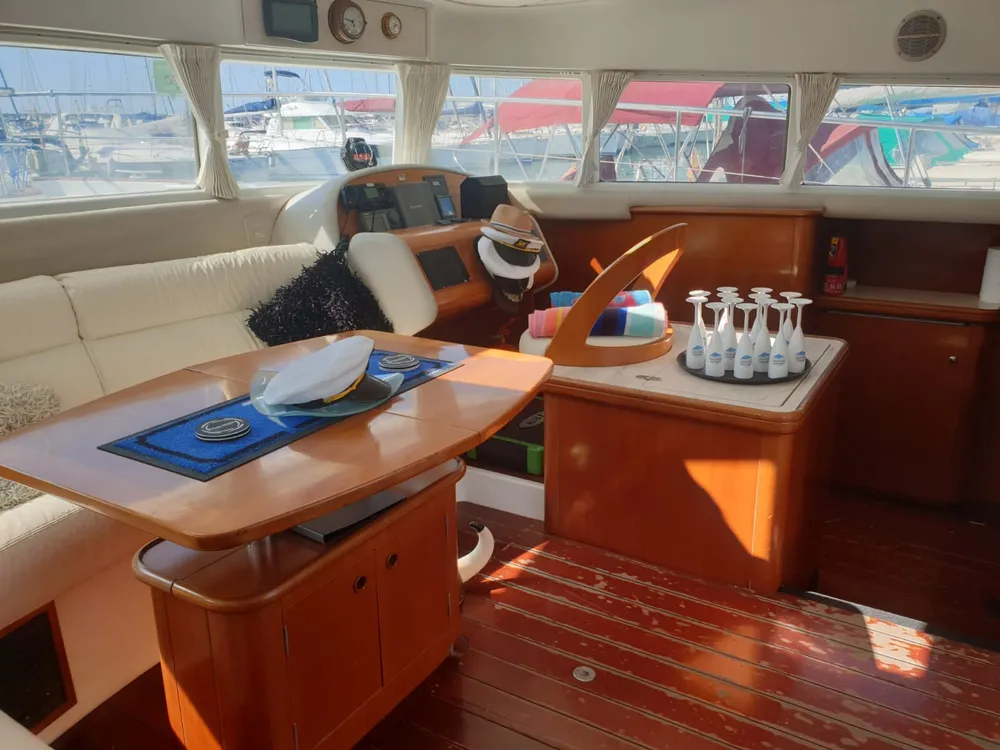 Puerto Marina Charters - Alquiler de barcos en Benalmádena, foto 3 de 4