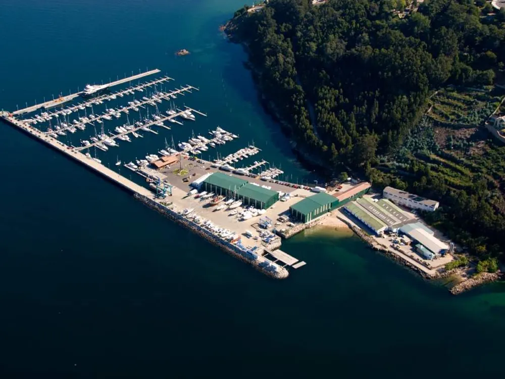 Yatesport - Venta de barcos y taller naval en Vigo, foto 4 de 4