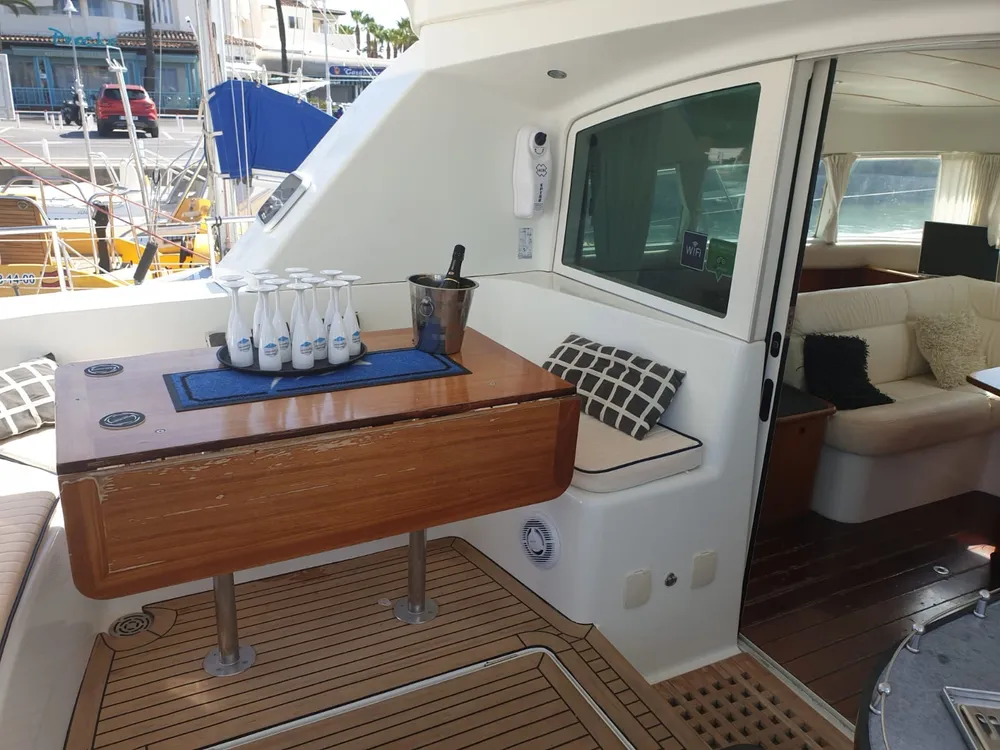 Puerto Marina Charters - Alquiler de barcos en Benalmádena, foto 2 de 4