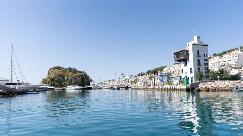 Marina del Este - Puerto deportivo de 227 amarres en La Herradura, Foto 3 von 4